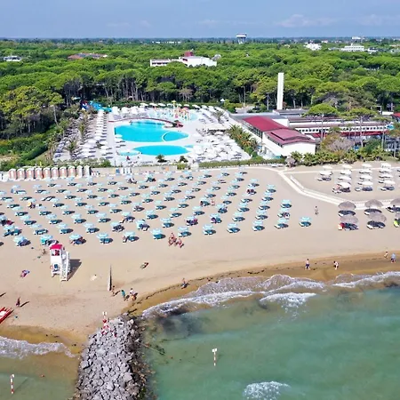 Wonderful Studio With Swimming Pool, Terrace And Sea View